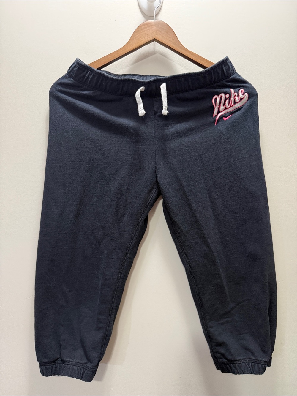Nike Black Cropped Capri Pants with Pink Script Logo Size Small